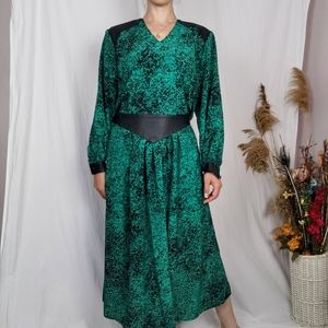 *Sold* Large vintage two piece top and skirt set, green and black vintage dress